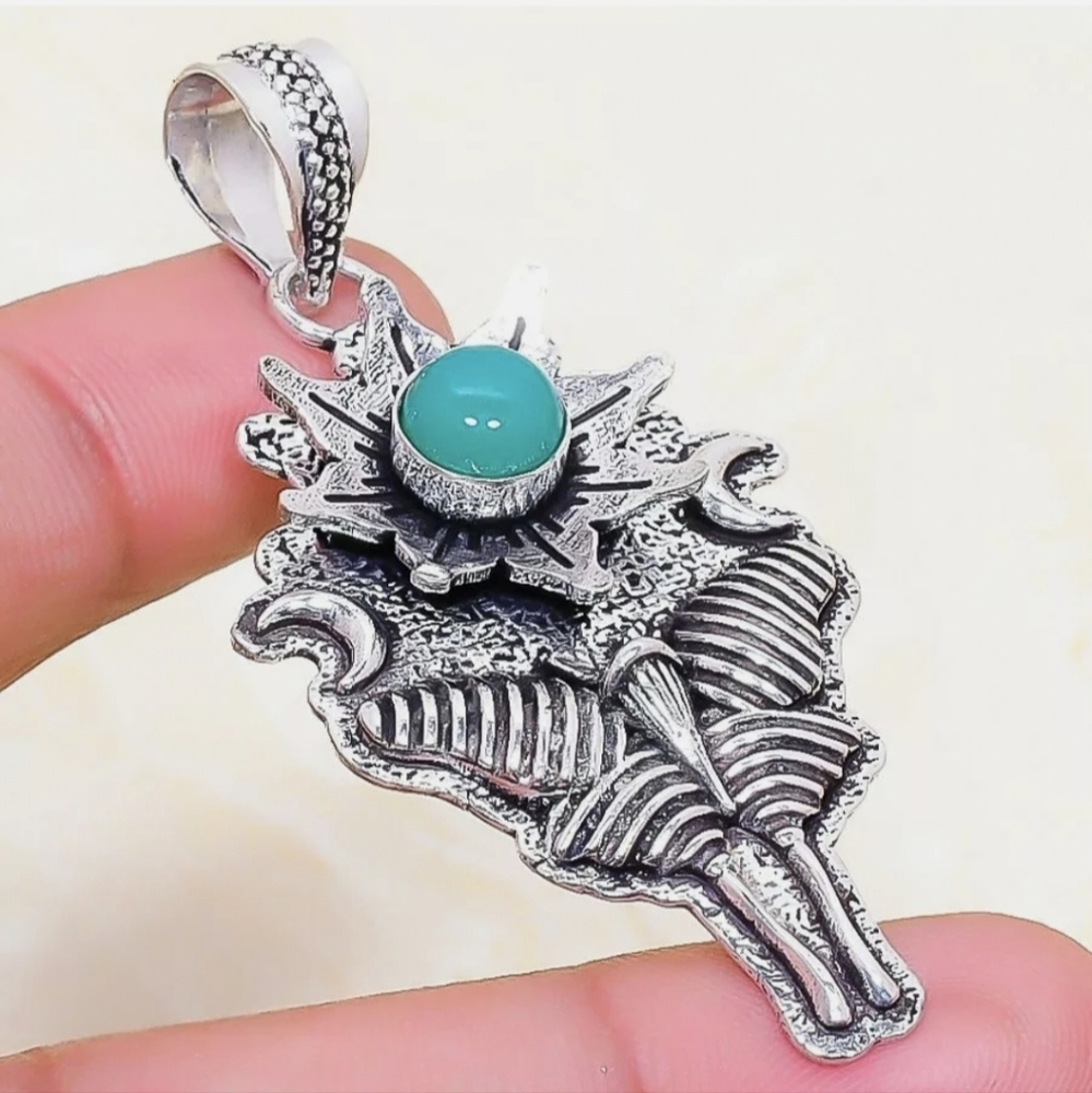 New Green Onyx 925 Silver Luna Moth Double Crescent Moon Pendant.